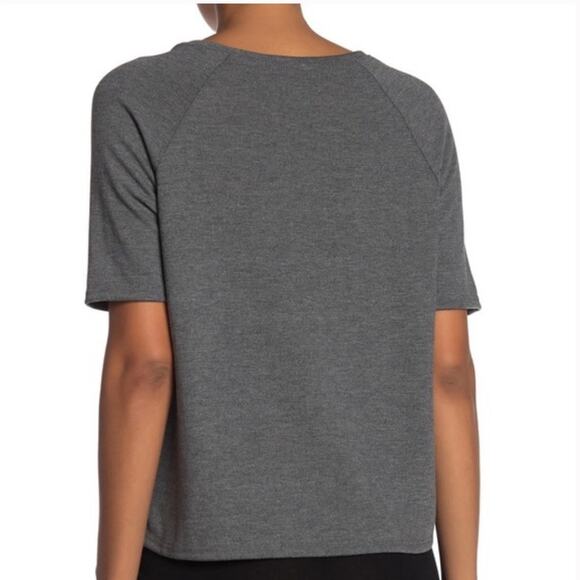 Go Couture Grey Front Pockets Knit Top NWOT Size Medium - Picture 2 of 9